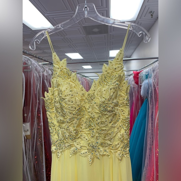 Sunshine Lace Bodice Prom Dress - Yellow - Picture 2 of 5